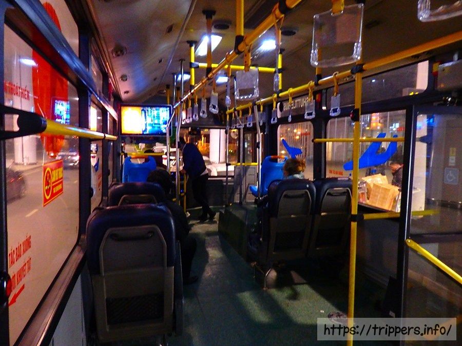 ノイバイ国際空港のシャトルバス