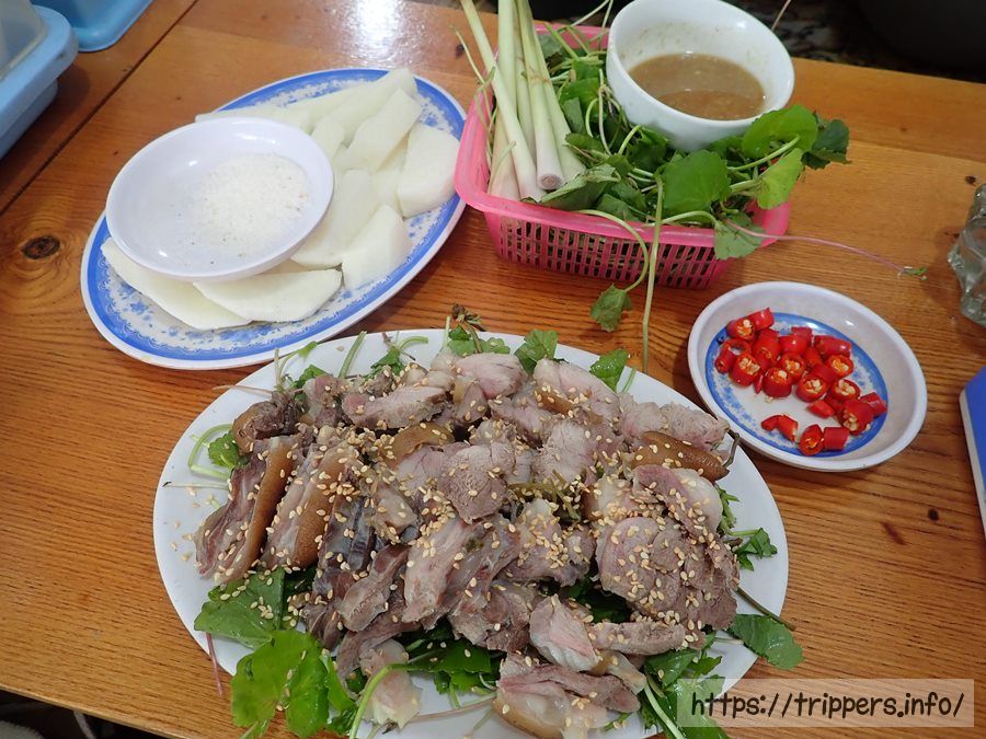 メオハップ(mèo hấp)と呼ばれる蒸した猫肉