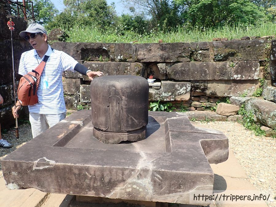 ミーソン遺跡のリンガとヨニ