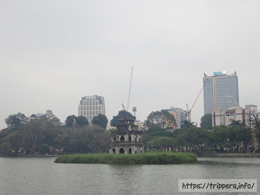 ハノイのホアンキエム湖