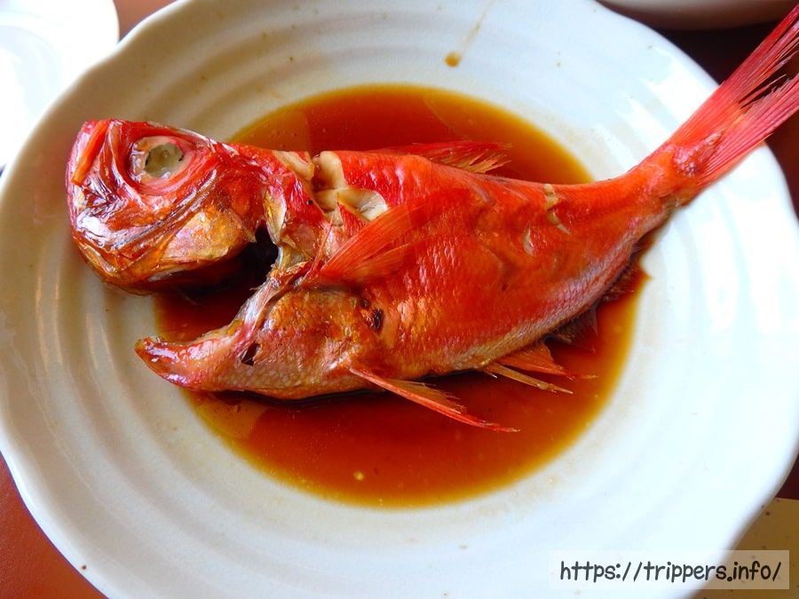 あらさき亭の料理である金目鯛の煮付け