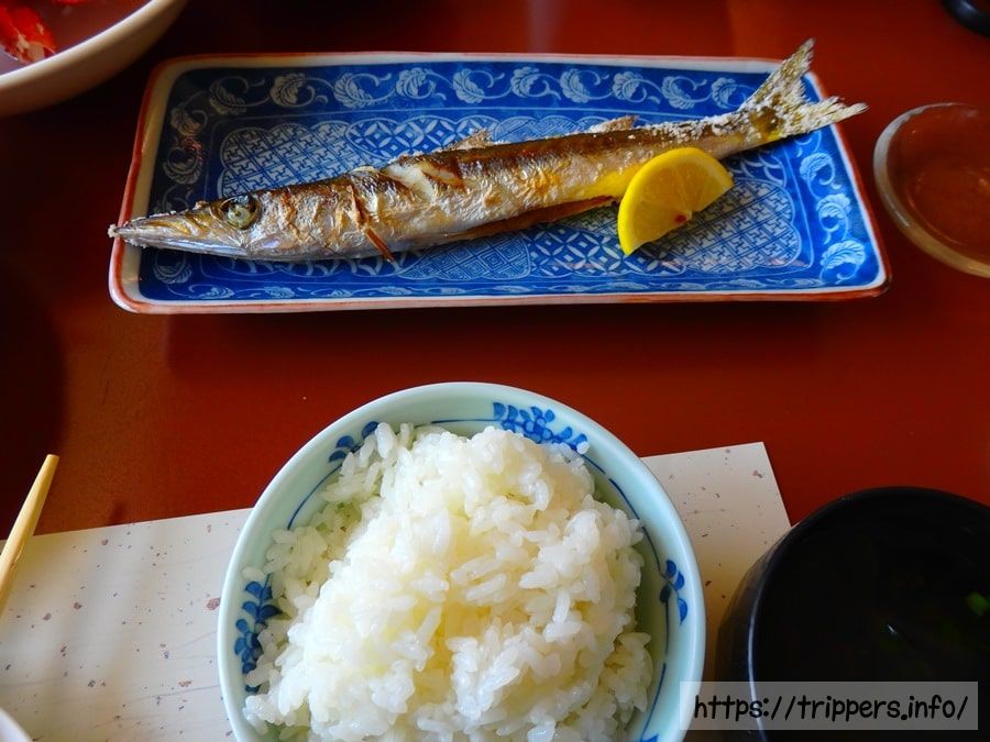 あらさき亭の料理であるかますの塩焼