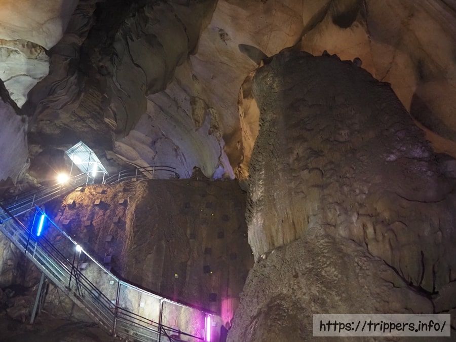 テンプルン洞窟