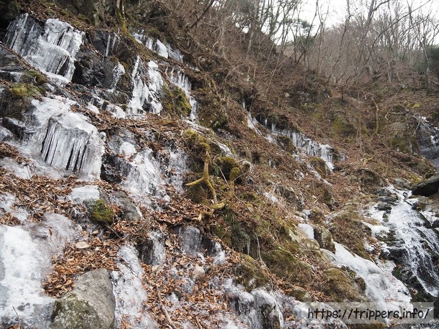 矢岩氷瀑