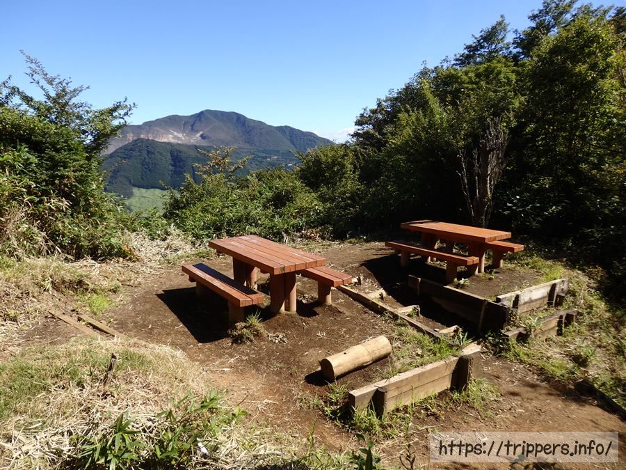 長尾山のベンチ