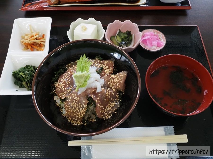 よっちゃーれセンター食堂の漬丼定食