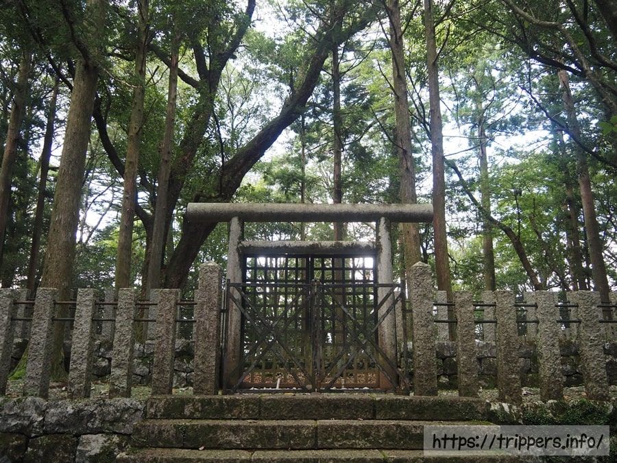 安徳天皇陵墓参考地