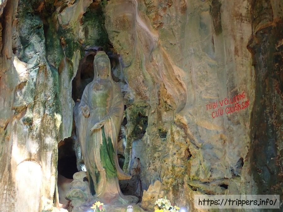 フェンコン洞窟のレディブッダ